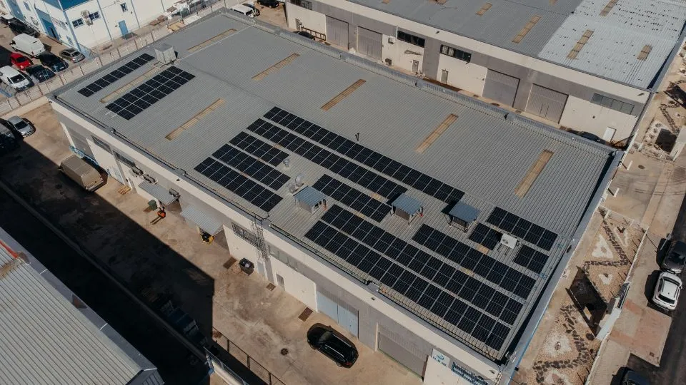 Instalación de placas solares llave en mano de Lumio