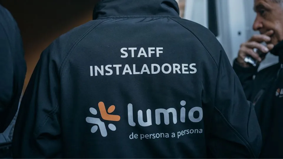 Equipo de instaladores propio de Lumio