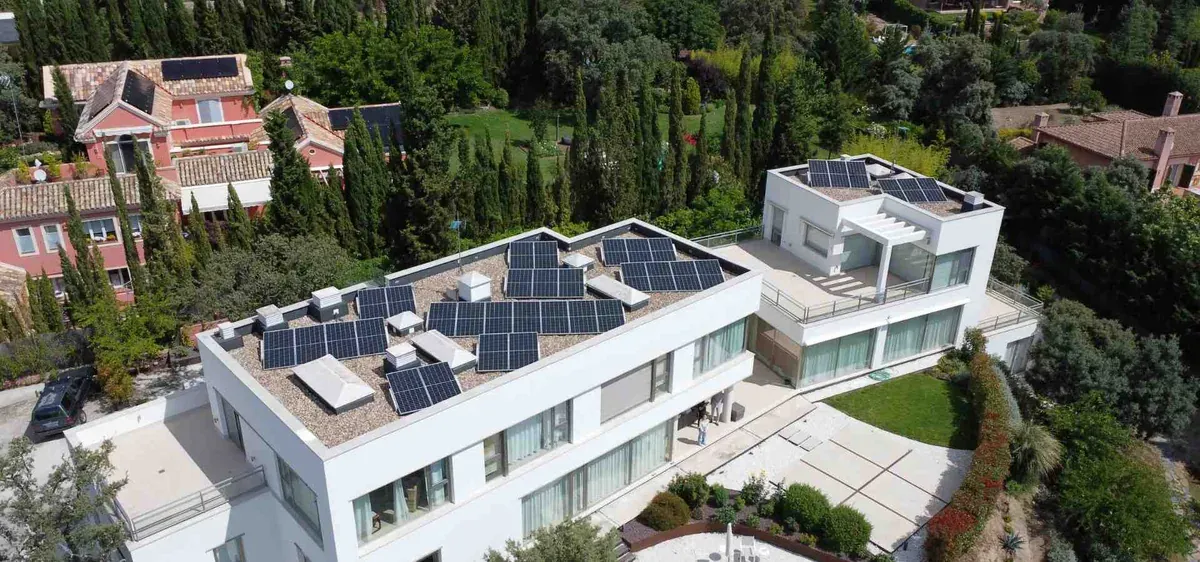 Las 7 mejores empresas de placas solares en España (2026)