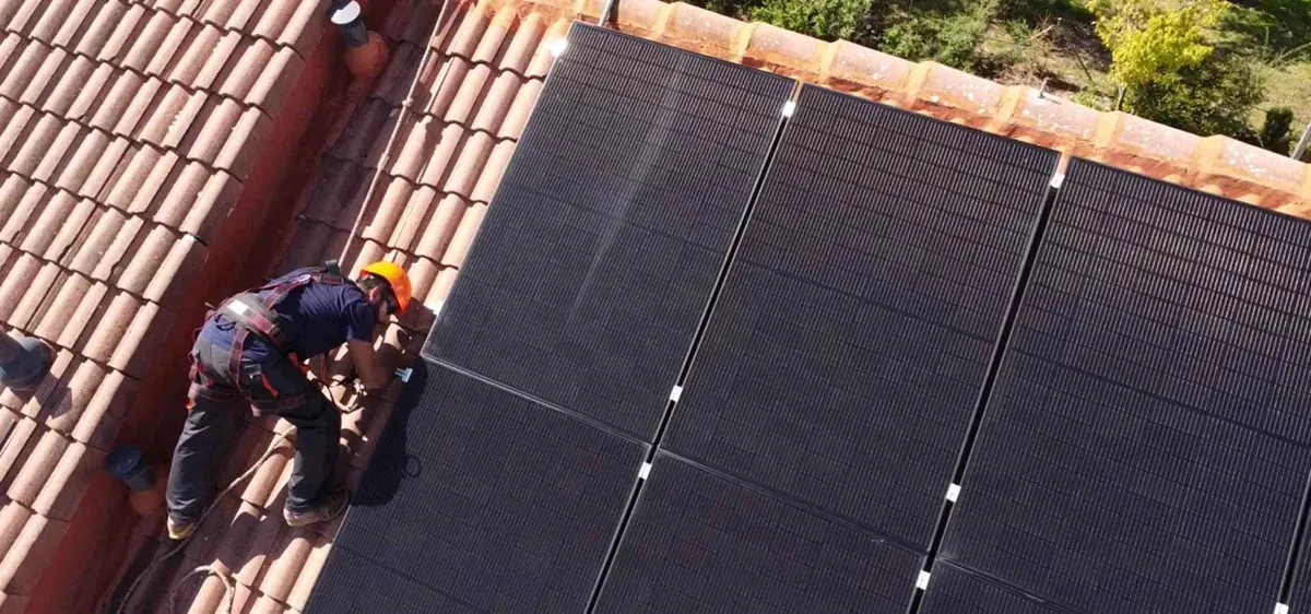 Placas solares en Madrid: la guía completa para instalar en 2026